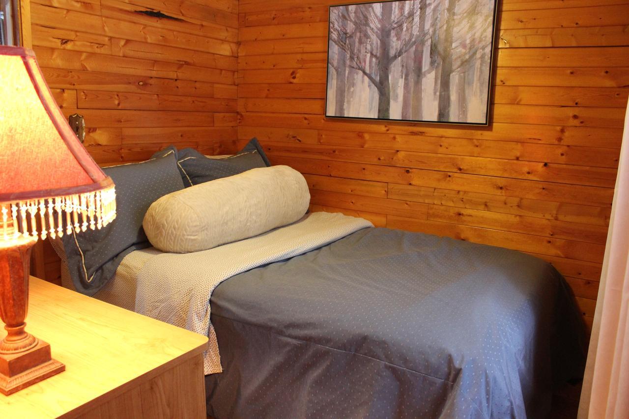 Lakefront Hope Lodge Miller Lake ภายนอก รูปภาพ